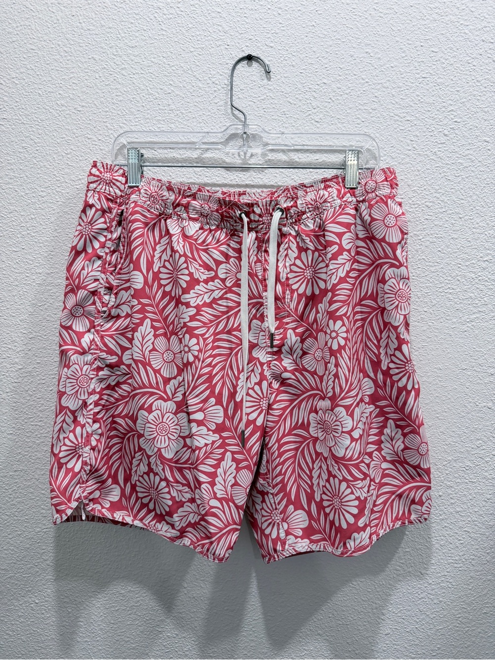 Fair Harbor Men's red  Floral Drawstring Shorts size large